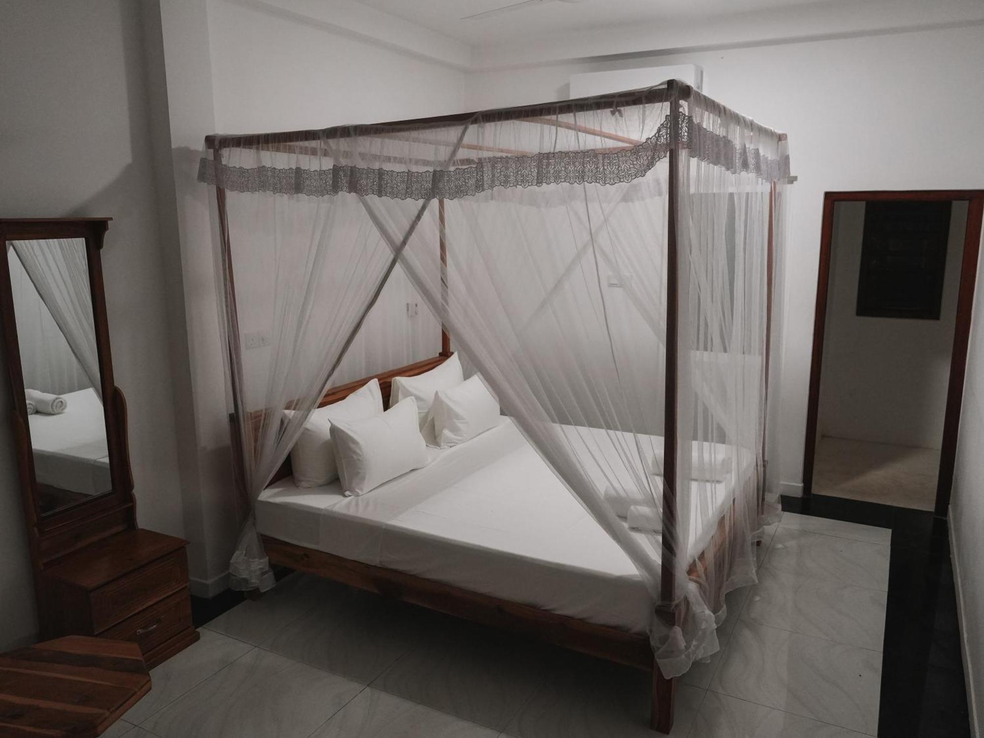 Animals Hotel Ahangama Room photo